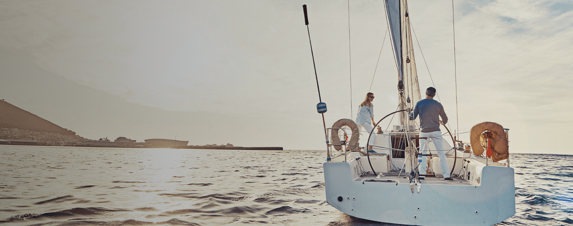 Couple sur un bateau 